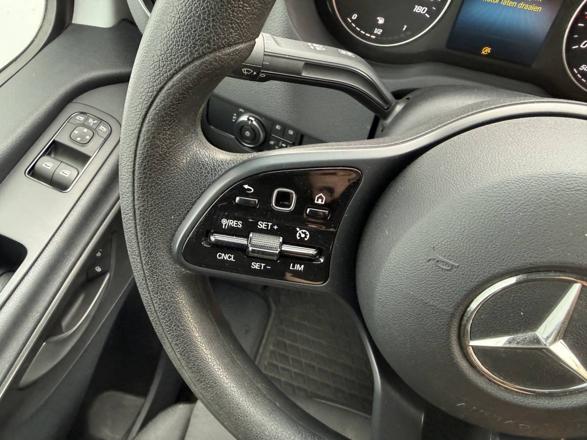 Mercedes-Benz Sprinter Mercedes-Benz Sprinter 319 3.0 V6 6-cilinder L2H2 10-Inch MBUX Navigatie Climate Control Cruise Control 3,5 Trekhaak Oprijplaat