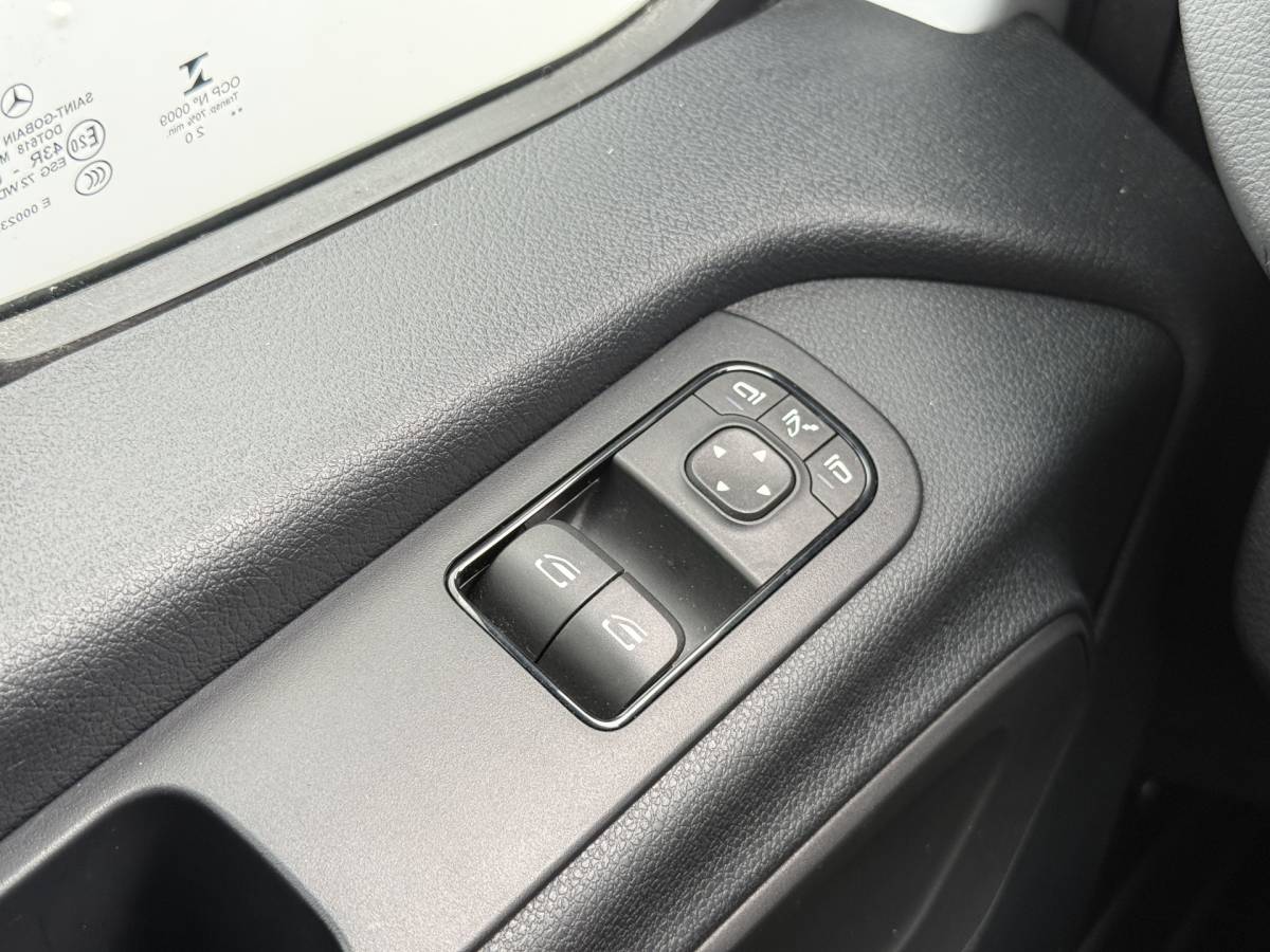 Mercedes-Benz Sprinter Mercedes-Benz Sprinter 319 3.0 V6 6-cilinder L2H2 10-Inch MBUX Navigatie Climate Control Cruise Control 3,5 Trekhaak Oprijplaat