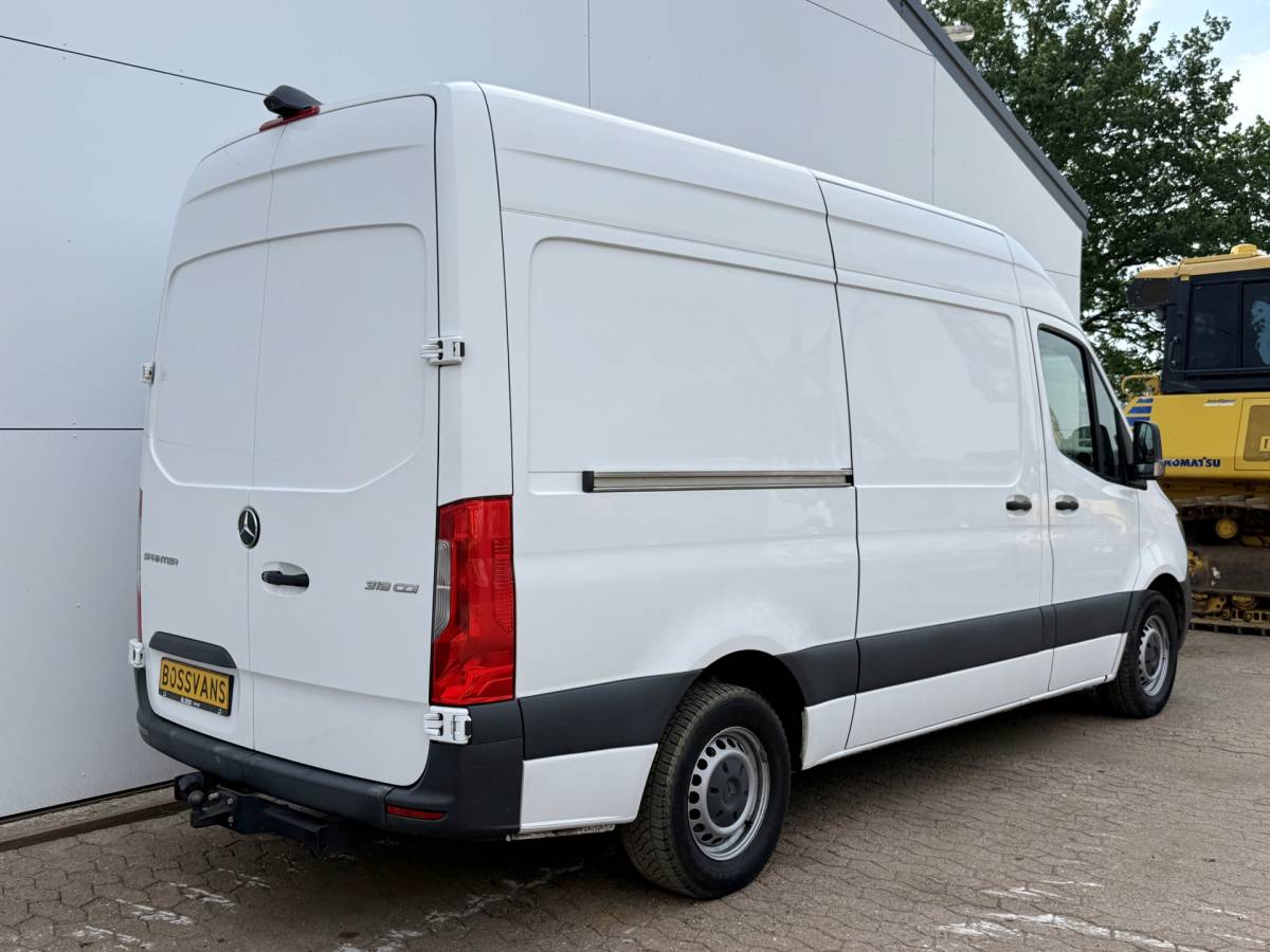 Mercedes-Benz Sprinter Mercedes-Benz Sprinter 319 3.0 V6 6-cilinder L2H2 10-Inch MBUX Navigatie Climate Control Cruise Control 3,5 Trekhaak Oprijplaat