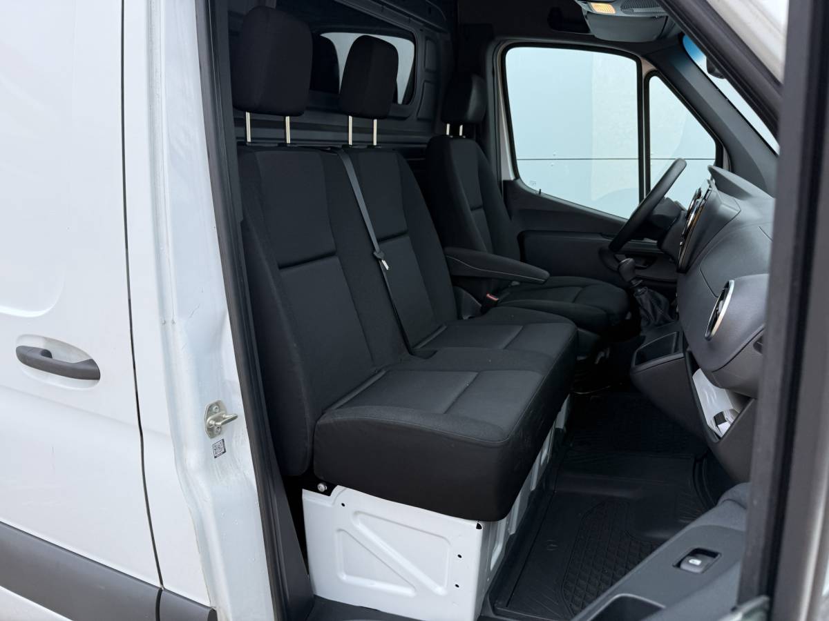 Mercedes-Benz Sprinter Mercedes-Benz Sprinter 319 3.0 V6 6-cilinder L2H2 10-Inch MBUX Navigatie Climate Control Cruise Control 3,5 Trekhaak Oprijplaat