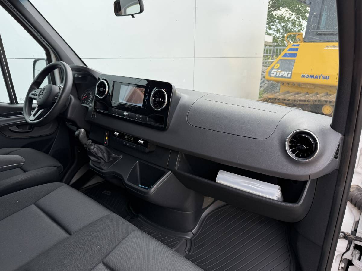 Mercedes-Benz Sprinter Mercedes-Benz Sprinter 319 3.0 V6 6-cilinder L2H2 10-Inch MBUX Navigatie Climate Control Cruise Control 3,5 Trekhaak Oprijplaat