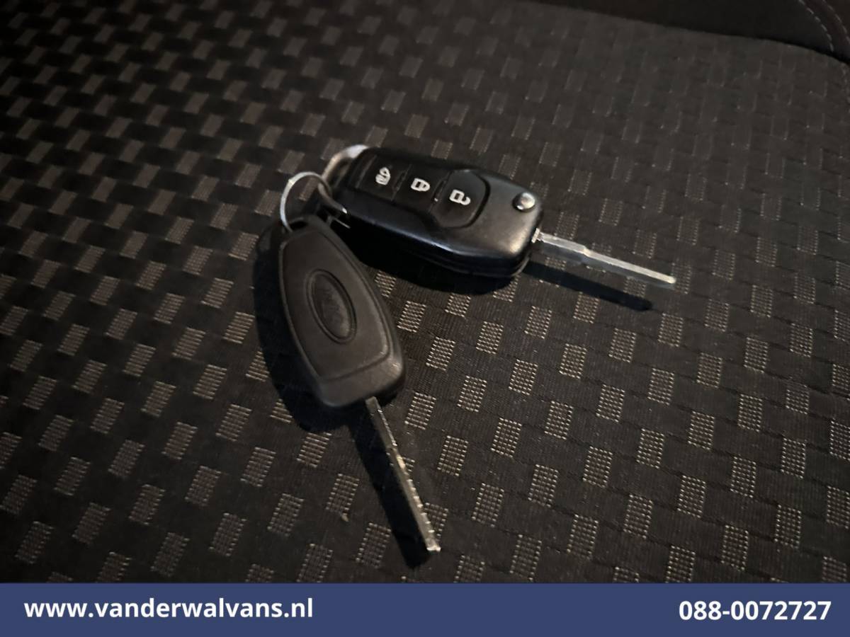 Ford Transit Connect Ford Transit Connect 1.5 EcoBlue 100pk L2H1 Euro6 Airco | Camera | Navigatie | Apple Carplay | Android Auto Parkeersensoren, Verwarmde voorruit