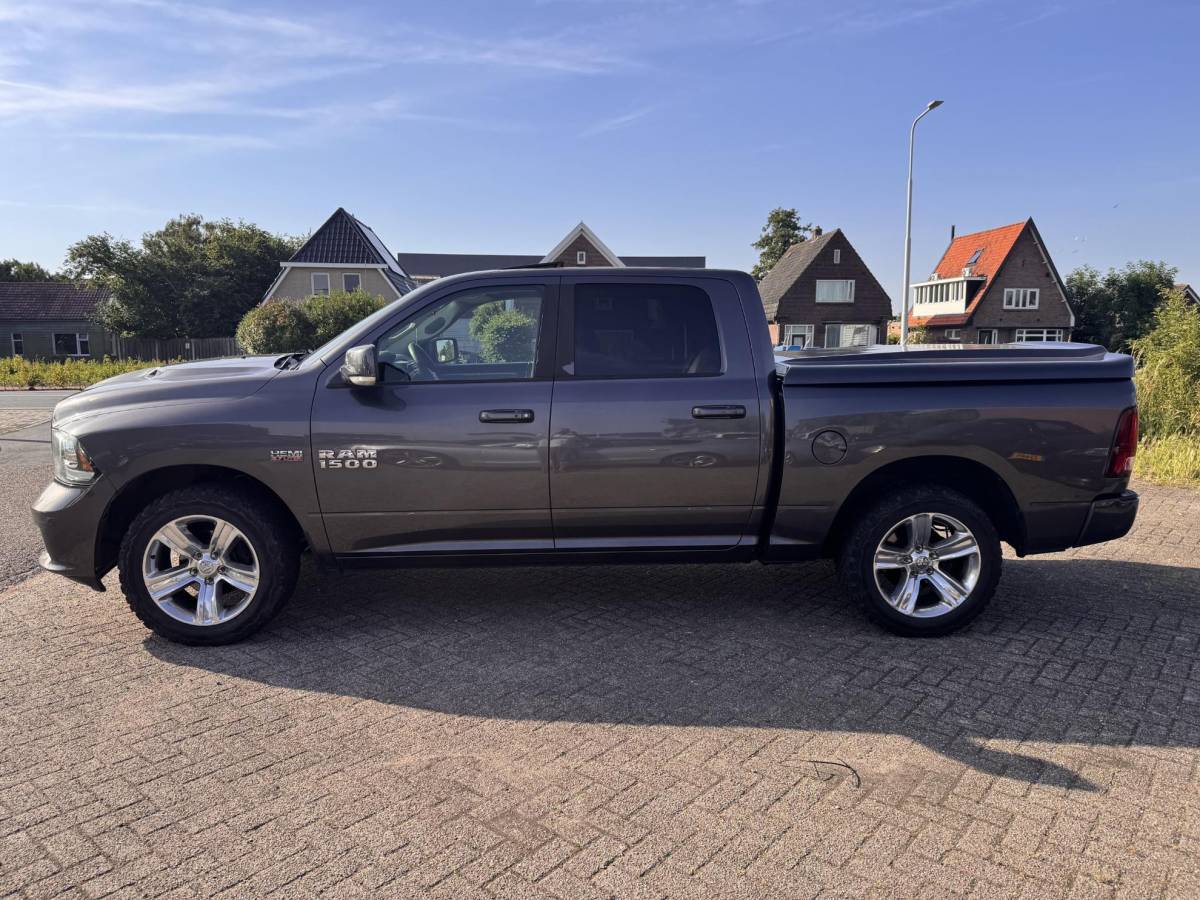 Dodge Ram 1500 Dodge Ram 1500 5.7 V8 Quad Cab 6’4 / NIEUWE MOTOR  / SPORT / 4X4 / NAP /PRINS LPG / 200L TANK /