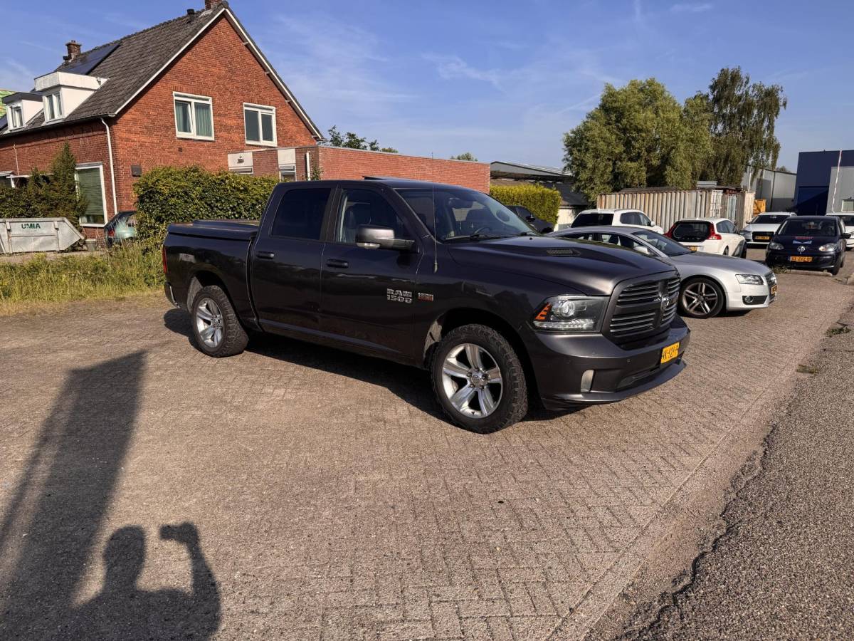 Dodge Ram 1500 Dodge Ram 1500 5.7 V8 Quad Cab 6’4 / NIEUWE MOTOR  / SPORT / 4X4 / NAP /PRINS LPG / 200L TANK /