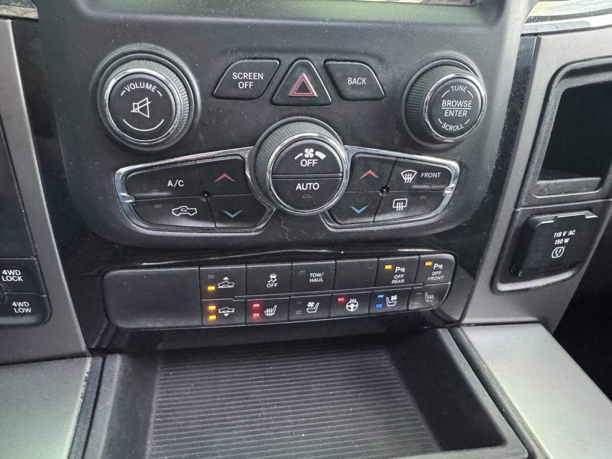 Dodge Ram 1500 Dodge Ram 1500 5.7 V8 Quad Cab 6’4 / NIEUWE MOTOR  / SPORT / 4X4 / NAP /PRINS LPG / 200L TANK /
