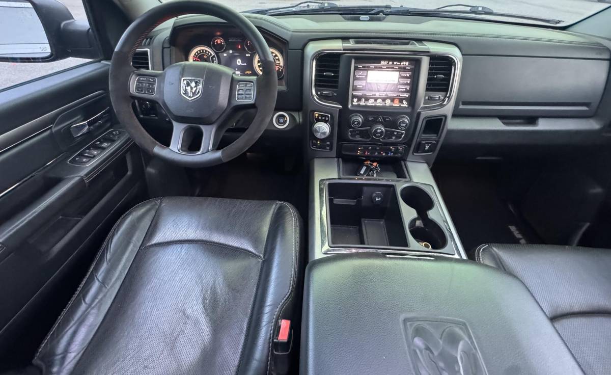 Dodge Ram 1500 Dodge Ram 1500 5.7 V8 Quad Cab 6’4 / NIEUWE MOTOR  / SPORT / 4X4 / NAP /PRINS LPG / 200L TANK /