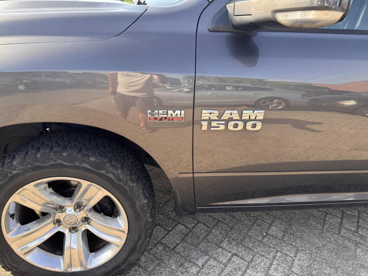 Dodge Ram 1500 Dodge Ram 1500 5.7 V8 Quad Cab 6’4 / NIEUWE MOTOR  / SPORT / 4X4 / NAP /PRINS LPG / 200L TANK /