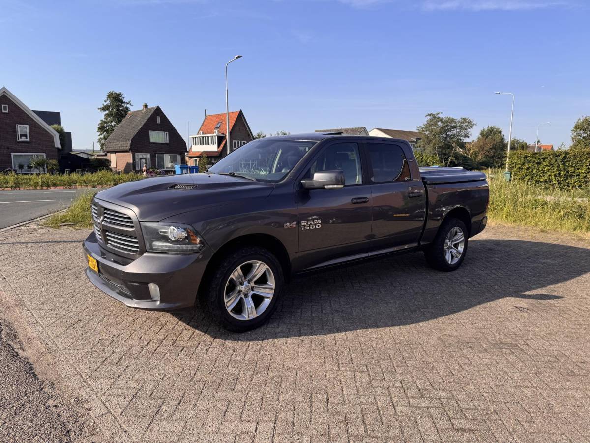 Dodge Ram 1500 Dodge Ram 1500 5.7 V8 Quad Cab 6’4 / NIEUWE MOTOR  / SPORT / 4X4 / NAP /PRINS LPG / 200L TANK /