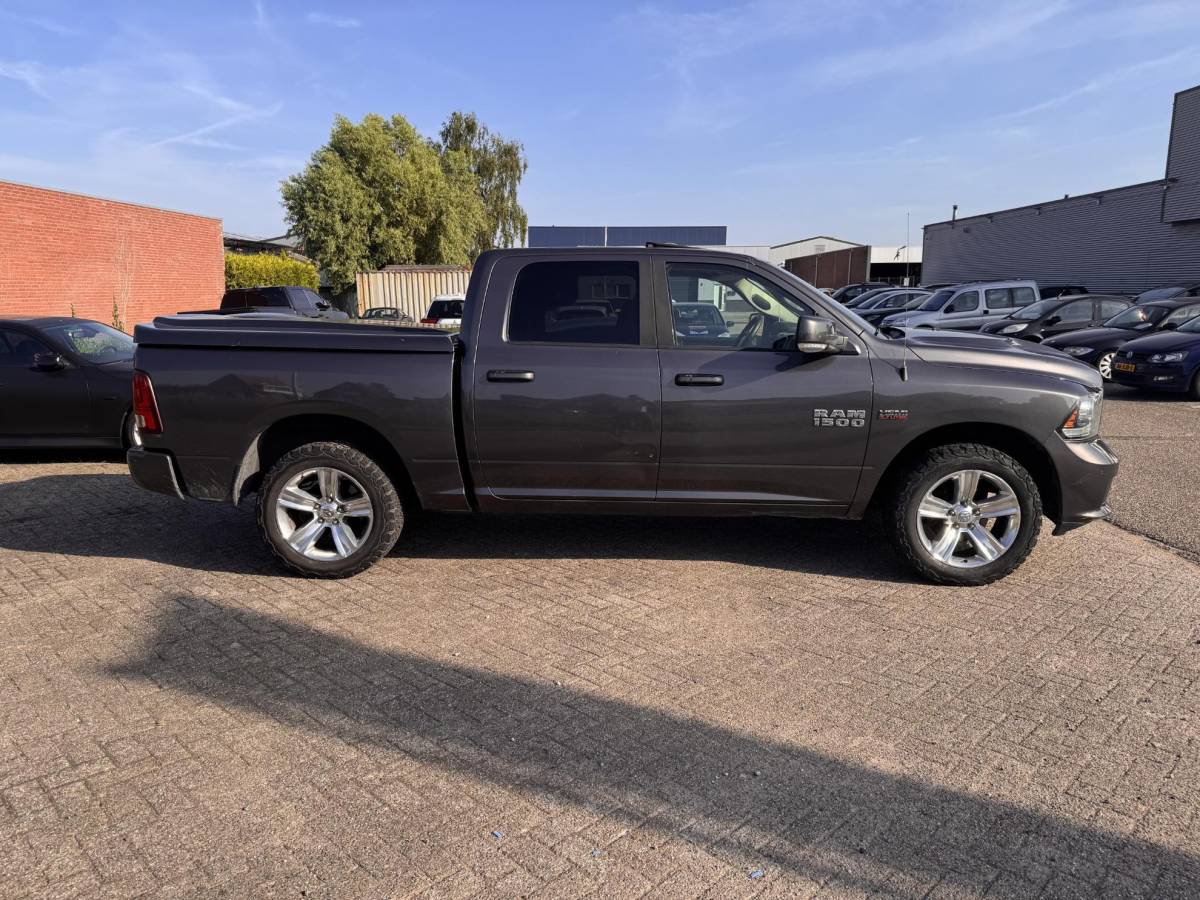 Dodge Ram 1500 Dodge Ram 1500 5.7 V8 Quad Cab 6’4 / NIEUWE MOTOR  / SPORT / 4X4 / NAP /PRINS LPG / 200L TANK /