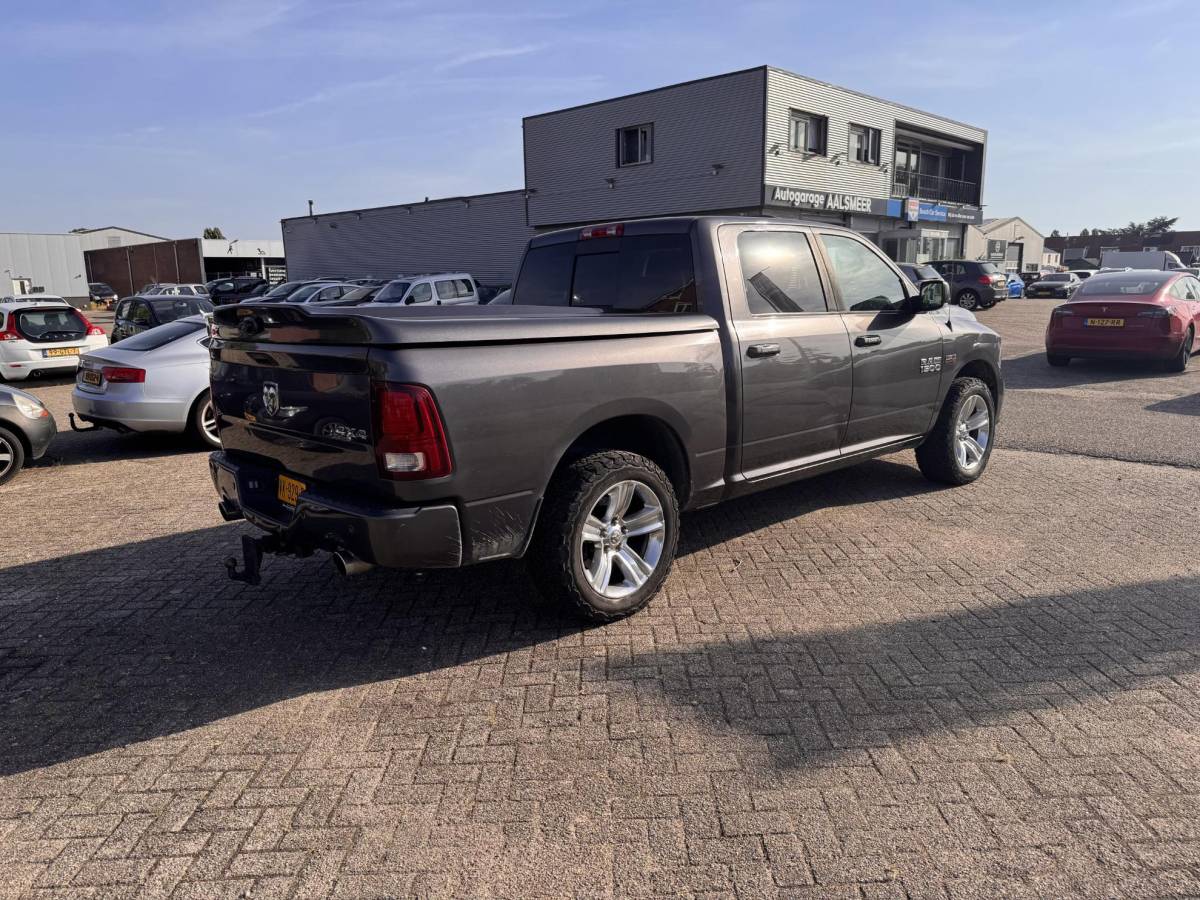 Dodge Ram 1500 Dodge Ram 1500 5.7 V8 Quad Cab 6’4 / NIEUWE MOTOR  / SPORT / 4X4 / NAP /PRINS LPG / 200L TANK /