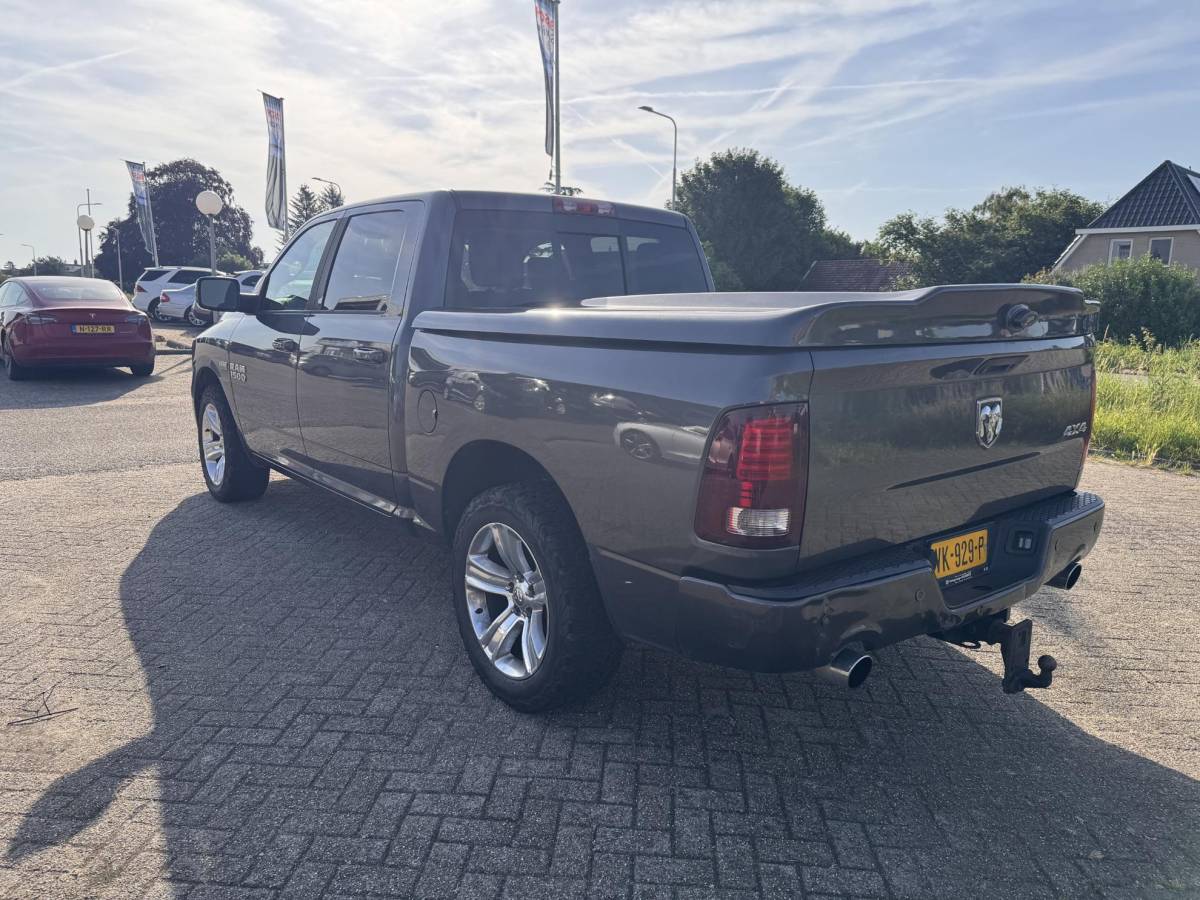 Dodge Ram 1500 Dodge Ram 1500 5.7 V8 Quad Cab 6’4 / NIEUWE MOTOR  / SPORT / 4X4 / NAP /PRINS LPG / 200L TANK /