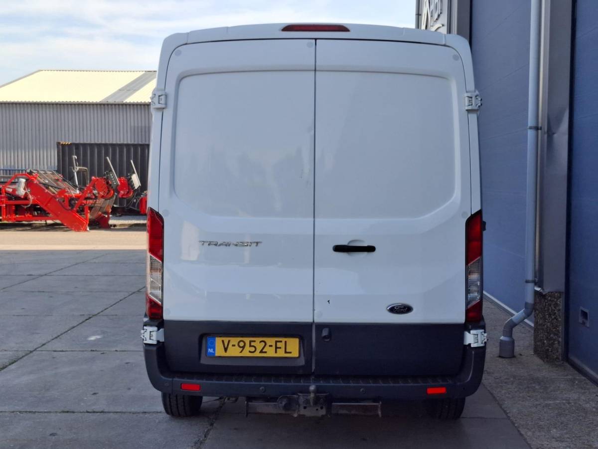 Ford Transit Ford Transit 330 2.0 TDCI L2H2 Trend AIRCO / CRUISE CONTROLE / NAVI / TREKHAAK /  EURO 6
