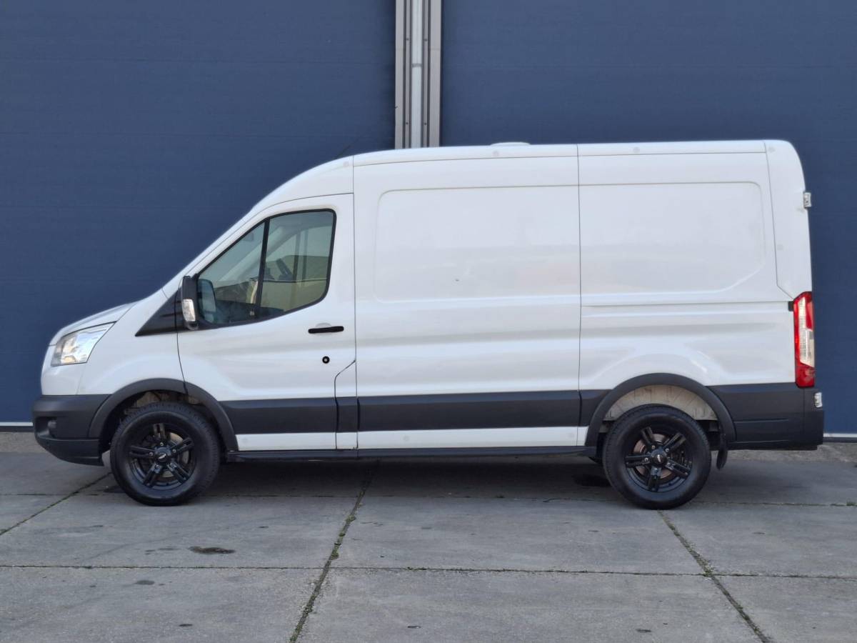 Ford Transit Ford Transit 330 2.0 TDCI L2H2 Trend AIRCO / CRUISE CONTROLE / NAVI / TREKHAAK /  EURO 6