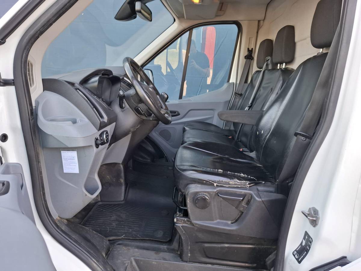 Ford Transit Ford Transit 330 2.0 TDCI L2H2 Trend AIRCO / CRUISE CONTROLE / NAVI / TREKHAAK /  EURO 6