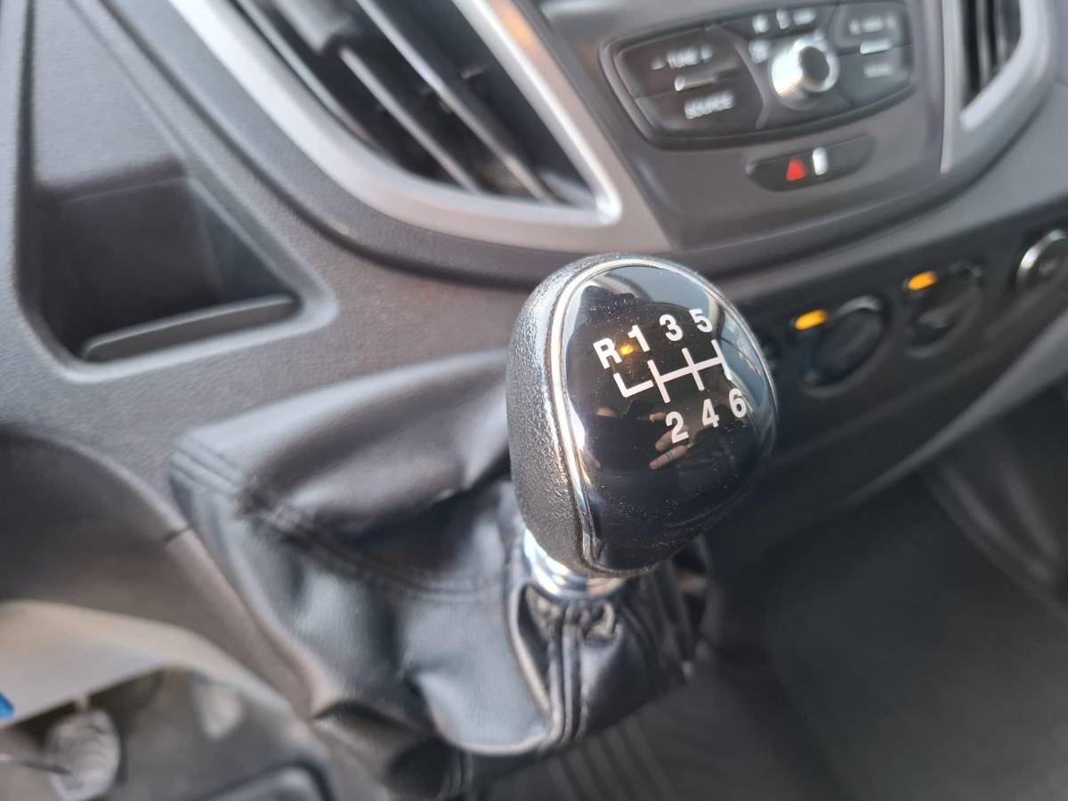 Ford Transit Ford Transit 330 2.0 TDCI L2H2 Trend AIRCO / CRUISE CONTROLE / NAVI / TREKHAAK /  EURO 6
