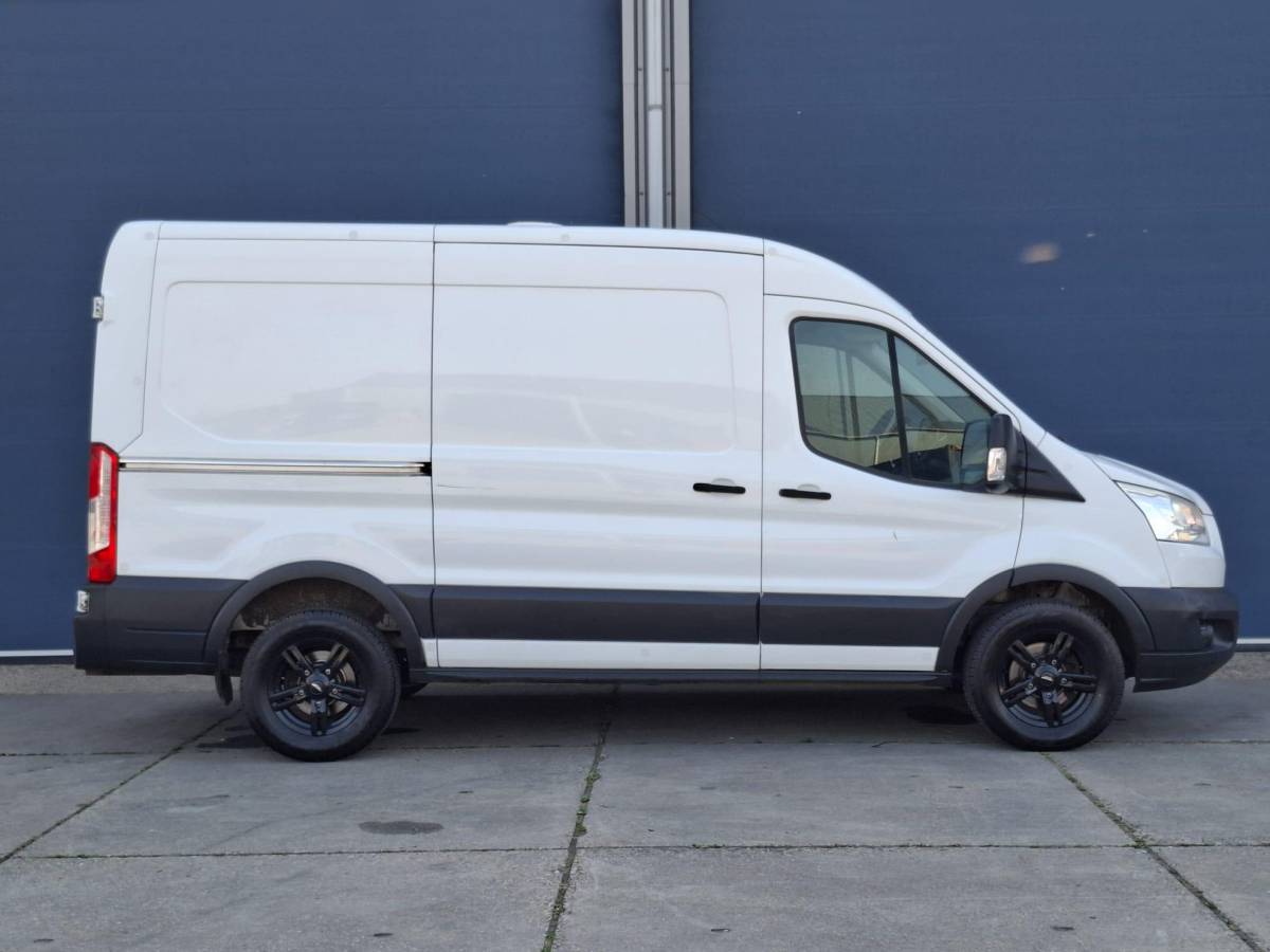 Ford Transit Ford Transit 330 2.0 TDCI L2H2 Trend AIRCO / CRUISE CONTROLE / NAVI / TREKHAAK /  EURO 6