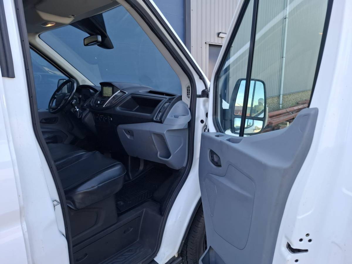Ford Transit Ford Transit 330 2.0 TDCI L2H2 Trend AIRCO / CRUISE CONTROLE / NAVI / TREKHAAK /  EURO 6