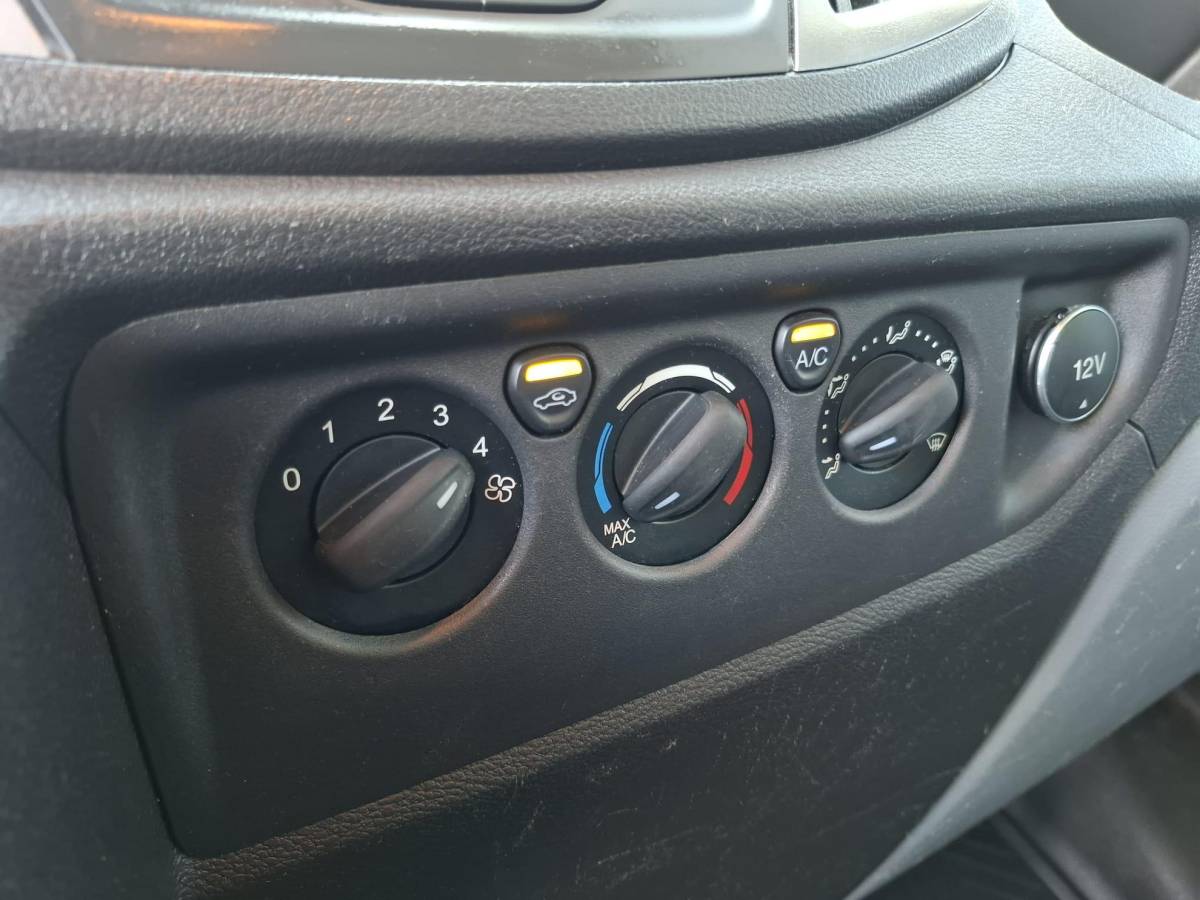 Ford Transit Ford Transit 330 2.0 TDCI L2H2 Trend AIRCO / CRUISE CONTROLE / NAVI / TREKHAAK /  EURO 6