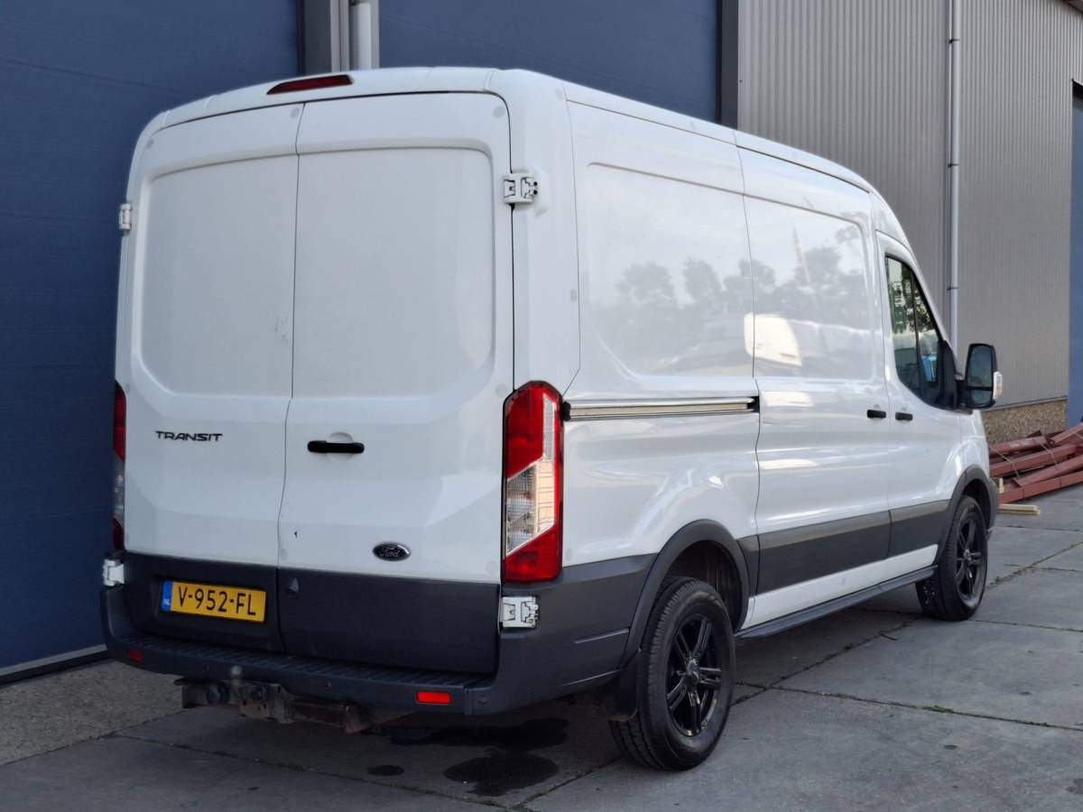 Ford Transit Ford Transit 330 2.0 TDCI L2H2 Trend AIRCO / CRUISE CONTROLE / NAVI / TREKHAAK /  EURO 6