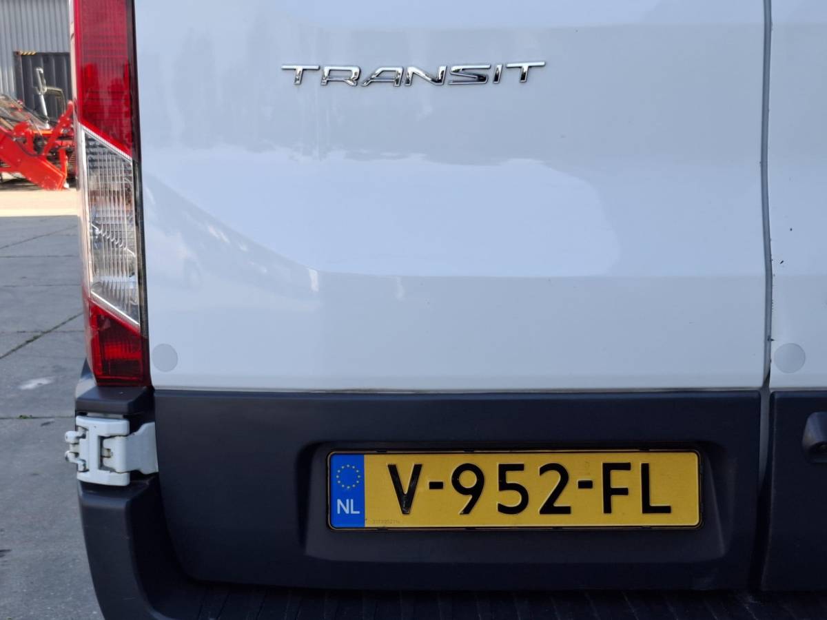 Ford Transit Ford Transit 330 2.0 TDCI L2H2 Trend AIRCO / CRUISE CONTROLE / NAVI / TREKHAAK /  EURO 6