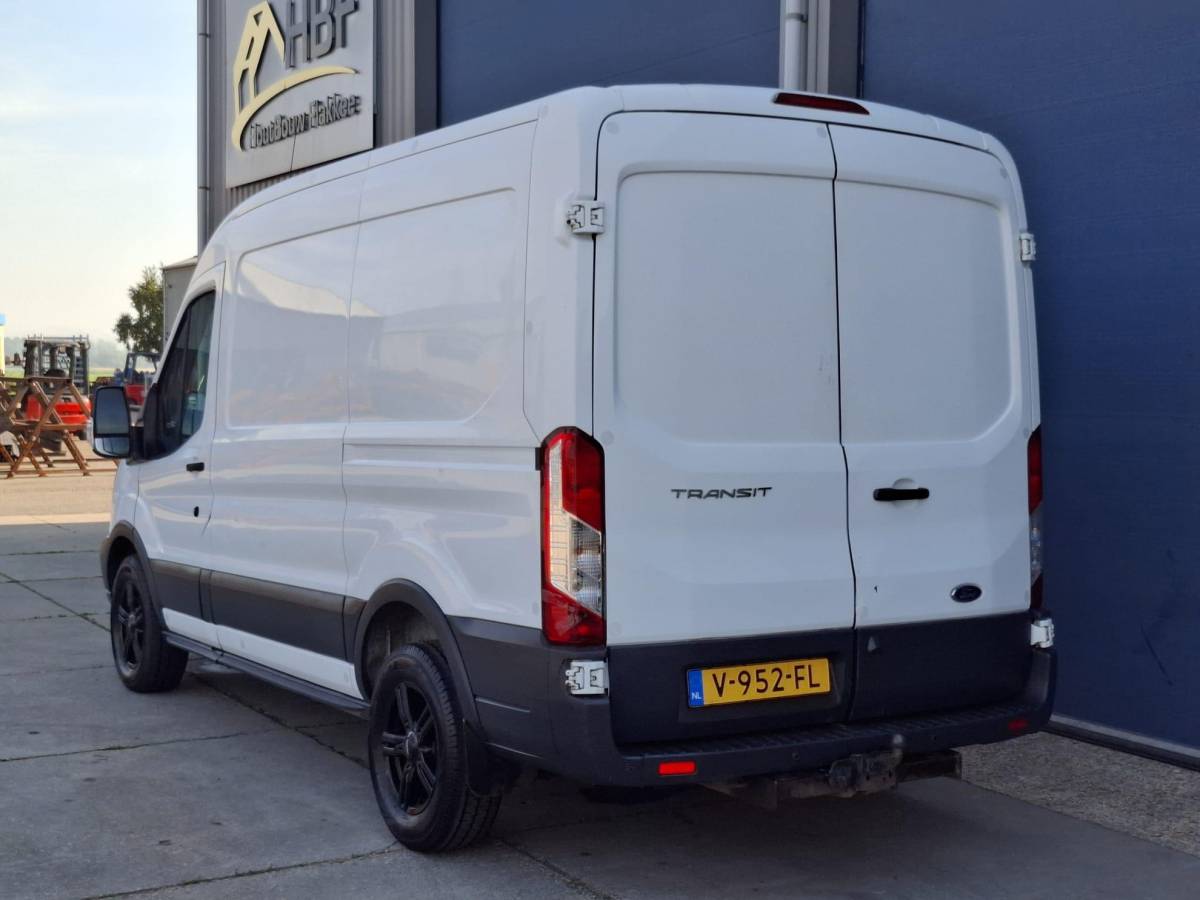 Ford Transit Ford Transit 330 2.0 TDCI L2H2 Trend AIRCO / CRUISE CONTROLE / NAVI / TREKHAAK /  EURO 6