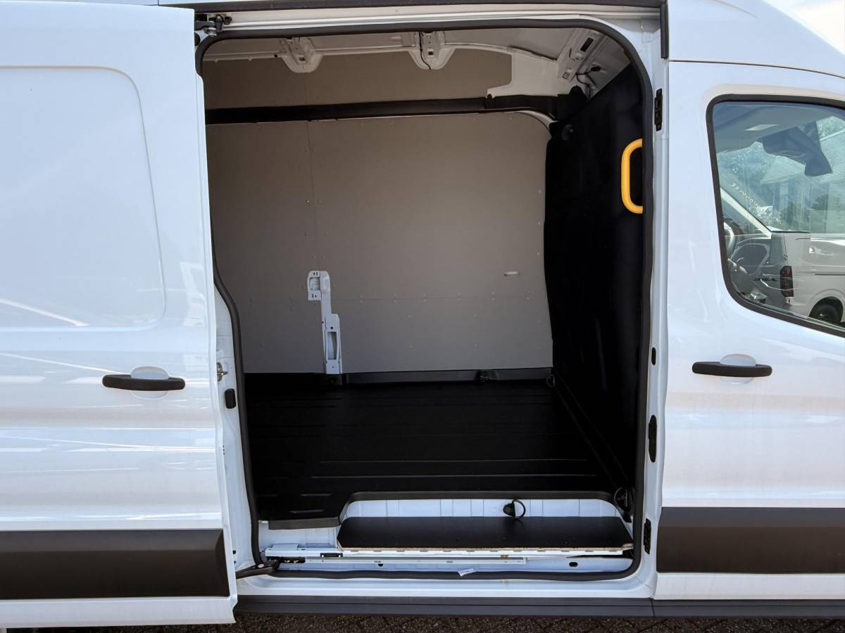 Ford E-Transit Ford E-Transit 350 L3H3 Trend 68 kWh SCI | 230 KM | SOH 99,2% | Navigatie | Adaptieve Cruise Control