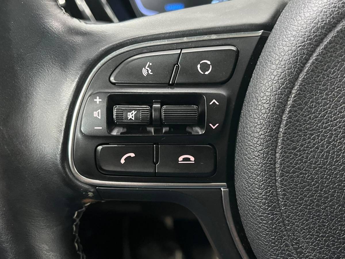 Kia Niro Kia Niro 1.6 GDi PHEV ExecutiveLine Navigatie Apple Carplay Android Auto Camera Parkeersensoren achter Adaptive Cruise Control Stoelverwarming en verkoeling Stuurverwarming Elektrisch verstelbare stoelen Climate Control