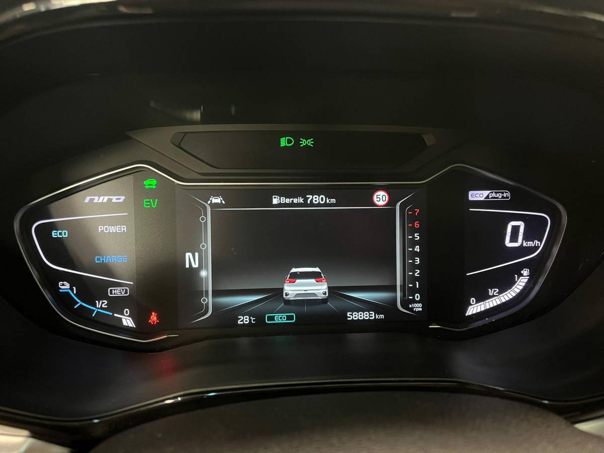 Kia Niro Kia Niro 1.6 GDi PHEV ExecutiveLine Navigatie Apple Carplay Android Auto Camera Parkeersensoren achter Adaptive Cruise Control Stoelverwarming en verkoeling Stuurverwarming Elektrisch verstelbare stoelen Climate Control