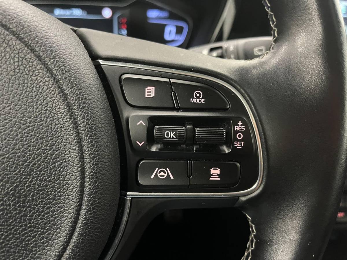 Kia Niro Kia Niro 1.6 GDi PHEV ExecutiveLine Navigatie Apple Carplay Android Auto Camera Parkeersensoren achter Adaptive Cruise Control Stoelverwarming en verkoeling Stuurverwarming Elektrisch verstelbare stoelen Climate Control