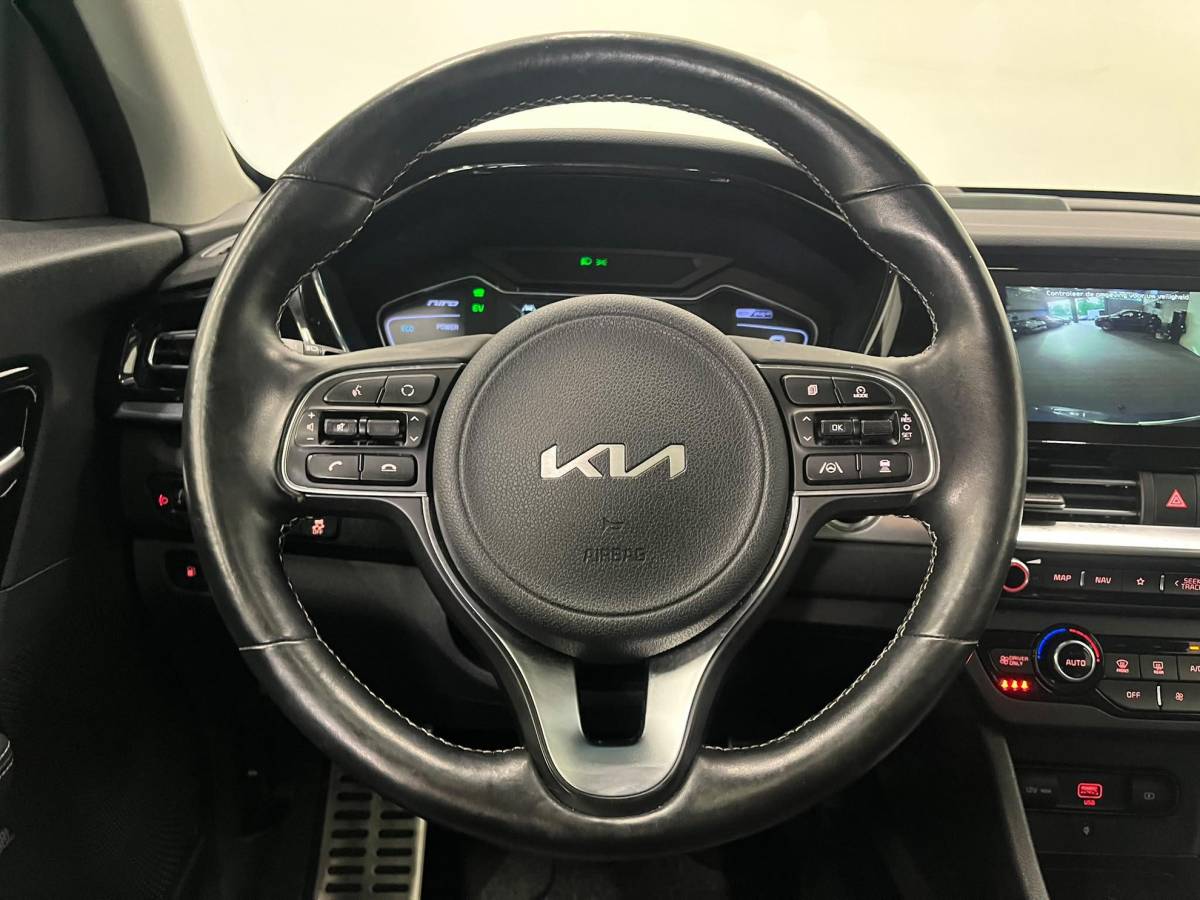 Kia Niro Kia Niro 1.6 GDi PHEV ExecutiveLine Navigatie Apple Carplay Android Auto Camera Parkeersensoren achter Adaptive Cruise Control Stoelverwarming en verkoeling Stuurverwarming Elektrisch verstelbare stoelen Climate Control