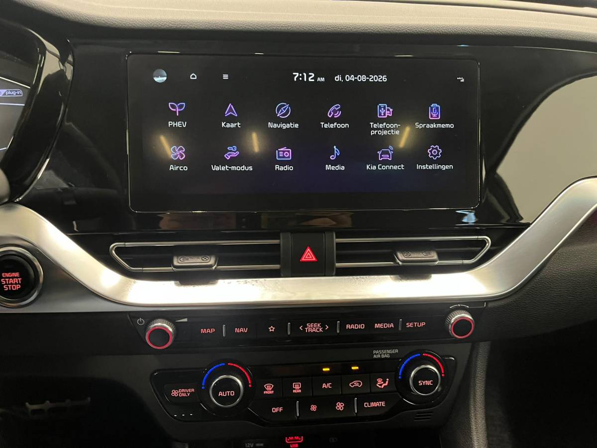 Kia Niro Kia Niro 1.6 GDi PHEV ExecutiveLine Navigatie Apple Carplay Android Auto Camera Parkeersensoren achter Adaptive Cruise Control Stoelverwarming en verkoeling Stuurverwarming Elektrisch verstelbare stoelen Climate Control