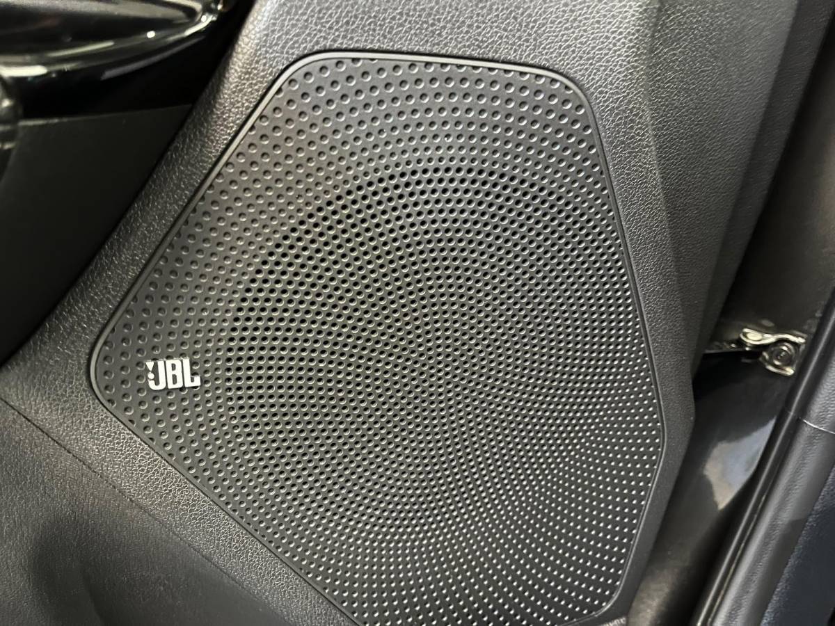 Kia Niro Kia Niro 1.6 GDi PHEV ExecutiveLine Navigatie Apple Carplay Android Auto Camera Parkeersensoren achter Adaptive Cruise Control Stoelverwarming en verkoeling Stuurverwarming Elektrisch verstelbare stoelen Climate Control