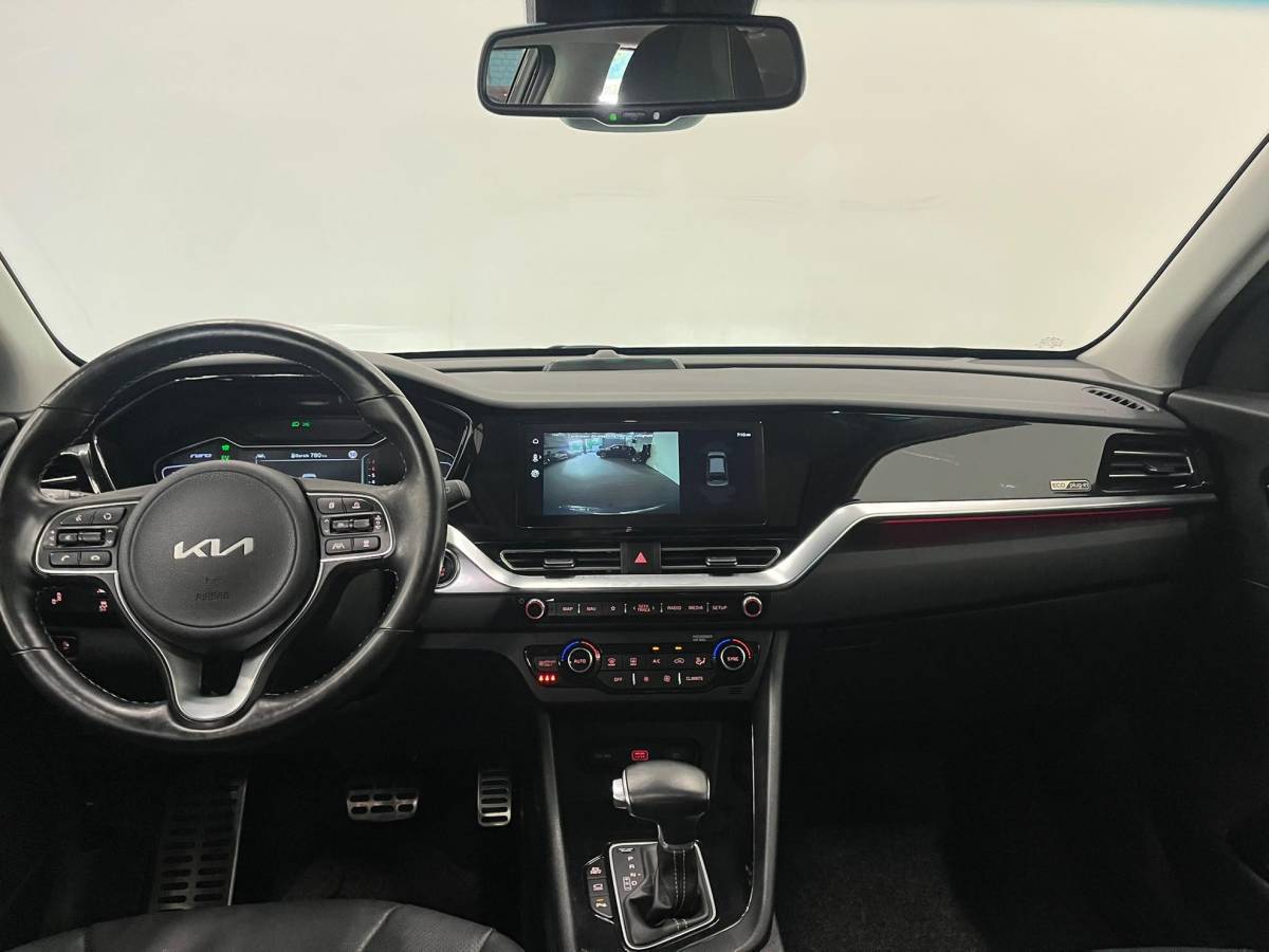 Kia Niro Kia Niro 1.6 GDi PHEV ExecutiveLine Navigatie Apple Carplay Android Auto Camera Parkeersensoren achter Adaptive Cruise Control Stoelverwarming en verkoeling Stuurverwarming Elektrisch verstelbare stoelen Climate Control