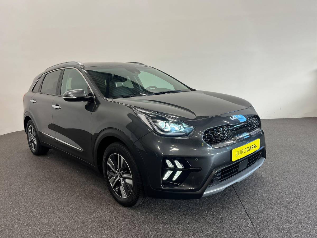 Kia Niro Kia Niro 1.6 GDi PHEV ExecutiveLine Navigatie Apple Carplay Android Auto Camera Parkeersensoren achter Adaptive Cruise Control Stoelverwarming en verkoeling Stuurverwarming Elektrisch verstelbare stoelen Climate Control