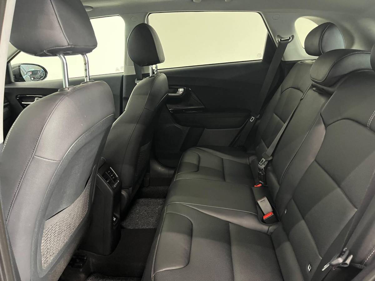 Kia Niro Kia Niro 1.6 GDi PHEV ExecutiveLine Navigatie Apple Carplay Android Auto Camera Parkeersensoren achter Adaptive Cruise Control Stoelverwarming en verkoeling Stuurverwarming Elektrisch verstelbare stoelen Climate Control