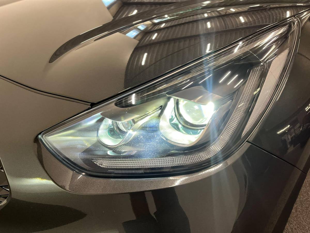 Kia Niro Kia Niro 1.6 GDi PHEV ExecutiveLine Navigatie Apple Carplay Android Auto Camera Parkeersensoren achter Adaptive Cruise Control Stoelverwarming en verkoeling Stuurverwarming Elektrisch verstelbare stoelen Climate Control