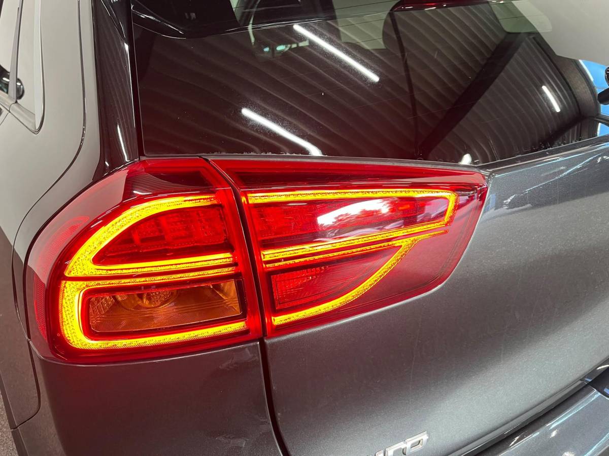 Kia Niro Kia Niro 1.6 GDi PHEV ExecutiveLine Navigatie Apple Carplay Android Auto Camera Parkeersensoren achter Adaptive Cruise Control Stoelverwarming en verkoeling Stuurverwarming Elektrisch verstelbare stoelen Climate Control