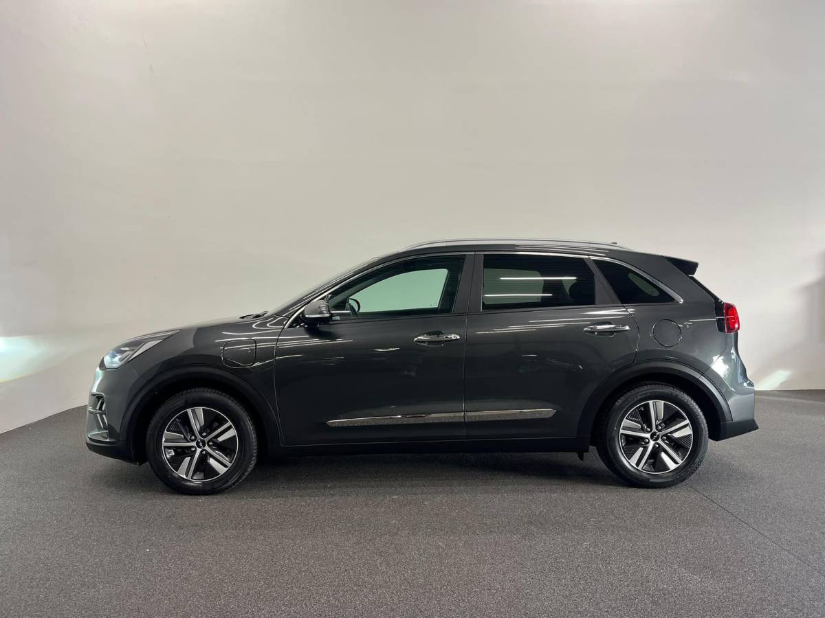 Kia Niro Kia Niro 1.6 GDi PHEV ExecutiveLine Navigatie Apple Carplay Android Auto Camera Parkeersensoren achter Adaptive Cruise Control Stoelverwarming en verkoeling Stuurverwarming Elektrisch verstelbare stoelen Climate Control
