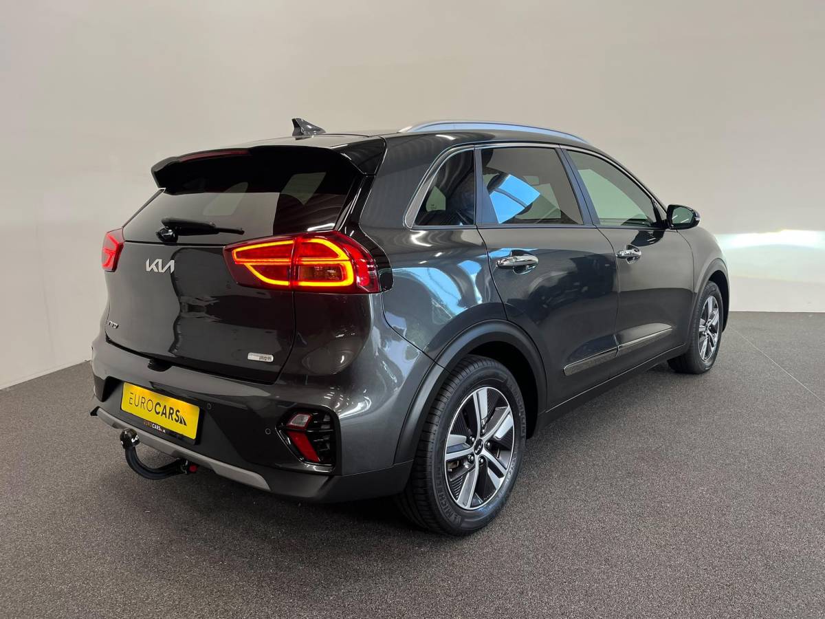 Kia Niro Kia Niro 1.6 GDi PHEV ExecutiveLine Navigatie Apple Carplay Android Auto Camera Parkeersensoren achter Adaptive Cruise Control Stoelverwarming en verkoeling Stuurverwarming Elektrisch verstelbare stoelen Climate Control