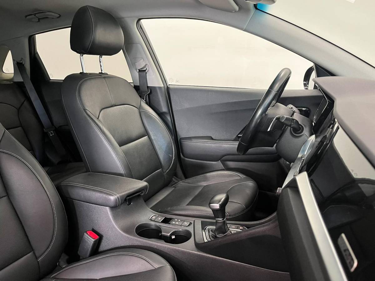 Kia Niro Kia Niro 1.6 GDi PHEV ExecutiveLine Navigatie Apple Carplay Android Auto Camera Parkeersensoren achter Adaptive Cruise Control Stoelverwarming en verkoeling Stuurverwarming Elektrisch verstelbare stoelen Climate Control