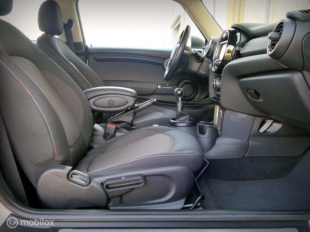 MINI One Mini One Business – navi – 17″ JCW – 102 PK versie – NL auto