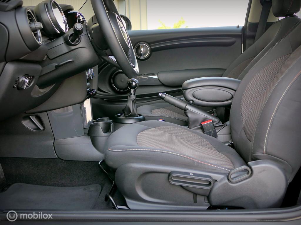 MINI One Mini One Business – navi – 17″ JCW – 102 PK versie – NL auto