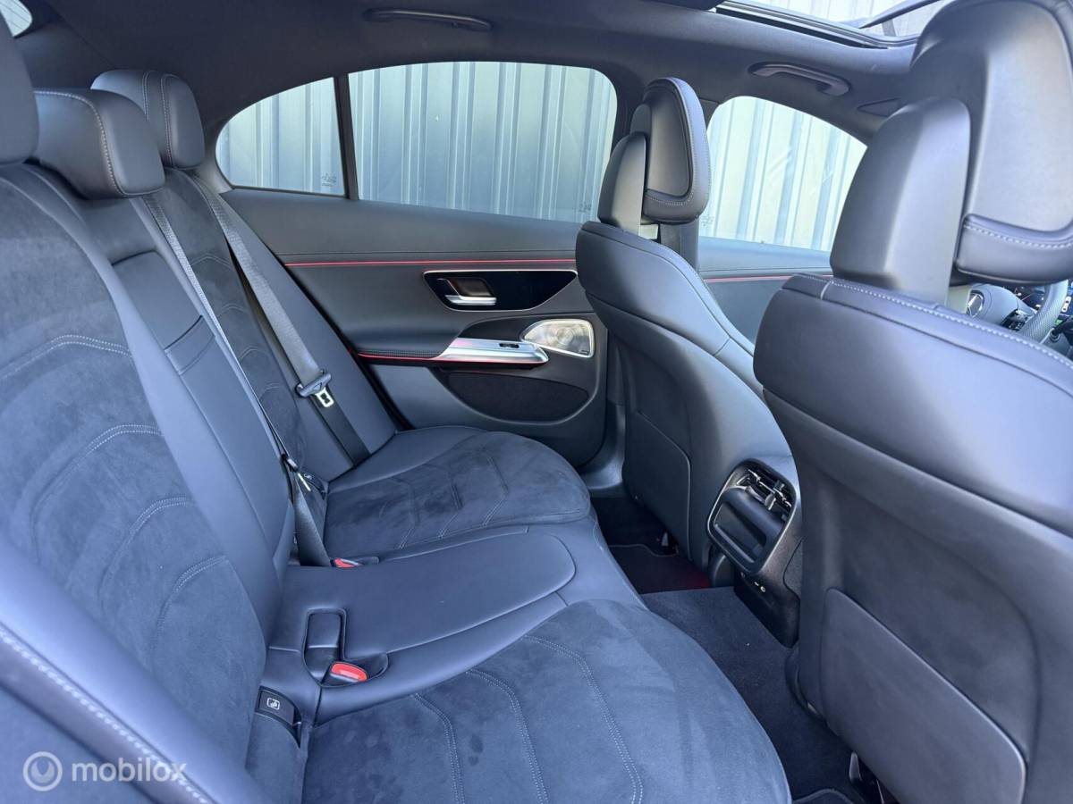 Mercedes-Benz E-Klasse Mercedes E-klasse E300 de 4MATIC AMG Line Pano Burmester 4D Head-up Adaptive Cruise 360 Camera