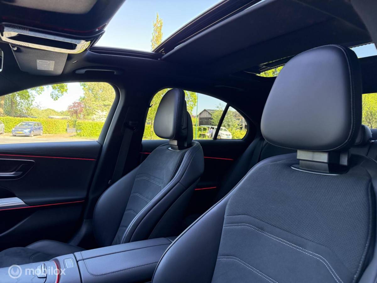 Mercedes-Benz E-Klasse Mercedes E-klasse E300 de 4MATIC AMG Line Pano Burmester 4D Head-up Adaptive Cruise 360 Camera
