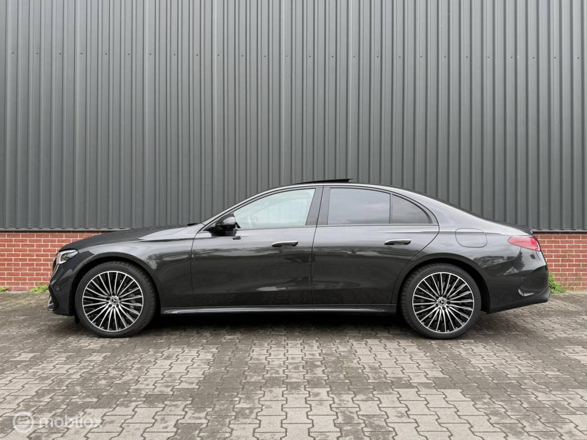 Mercedes-Benz E-Klasse Mercedes E-klasse E300 de 4MATIC AMG Line Pano Burmester 4D Head-up Adaptive Cruise 360 Camera