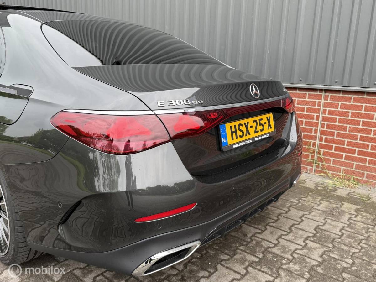Mercedes-Benz E-Klasse Mercedes E-klasse E300 de 4MATIC AMG Line Pano Burmester 4D Head-up Adaptive Cruise 360 Camera