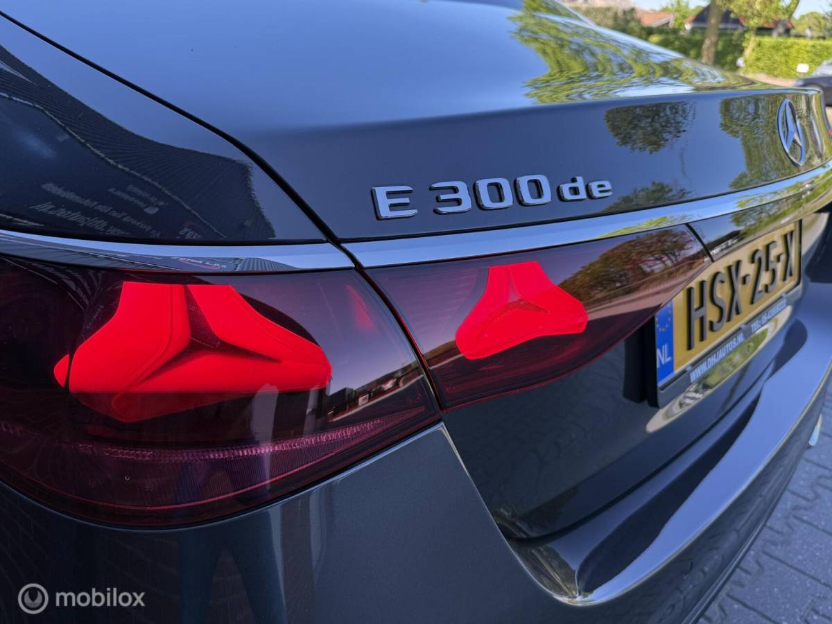 Mercedes-Benz E-Klasse Mercedes E-klasse E300 de 4MATIC AMG Line Pano Burmester 4D Head-up Adaptive Cruise 360 Camera