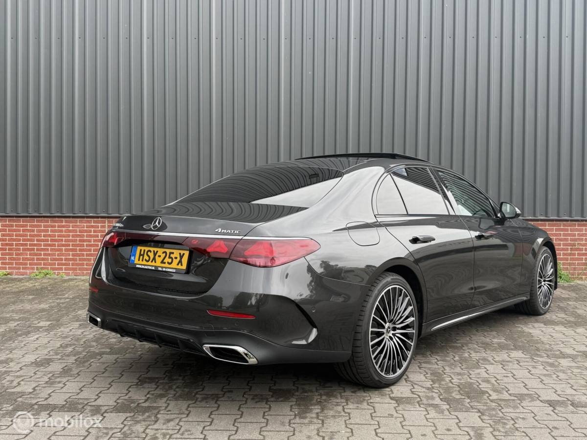 Mercedes-Benz E-Klasse Mercedes E-klasse E300 de 4MATIC AMG Line Pano Burmester 4D Head-up Adaptive Cruise 360 Camera