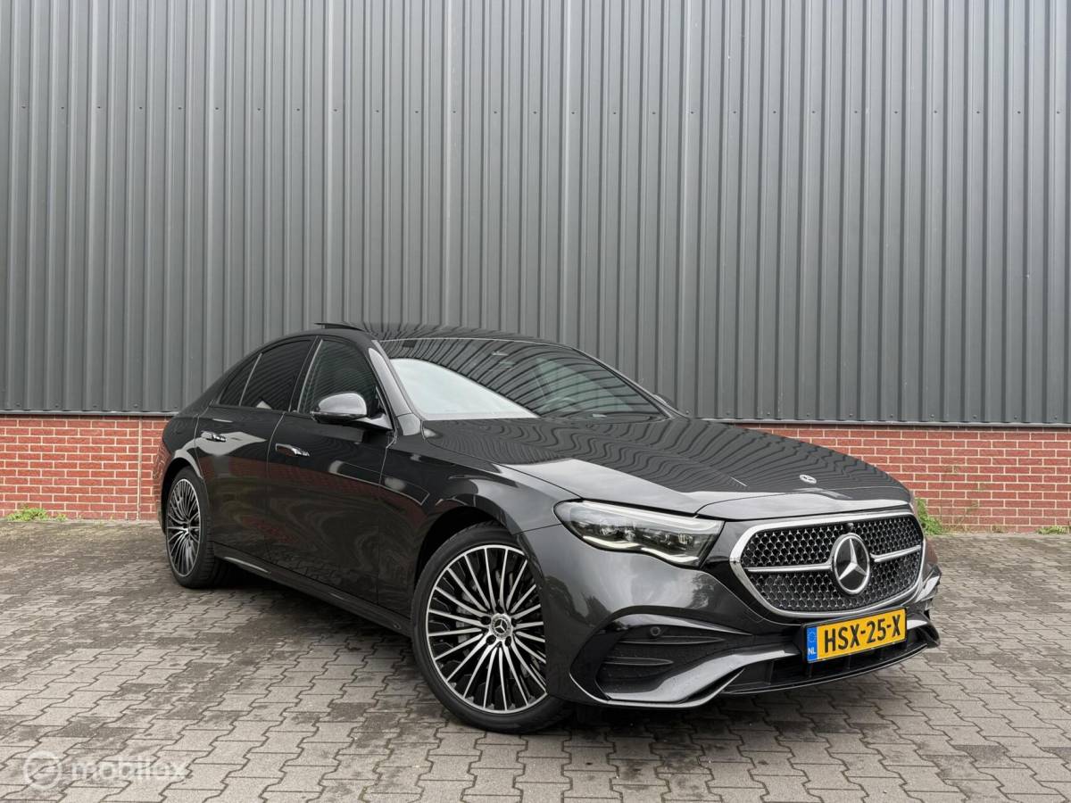 Mercedes-Benz E-Klasse Mercedes E-klasse E300 de 4MATIC AMG Line Pano Burmester 4D Head-up Adaptive Cruise 360 Camera