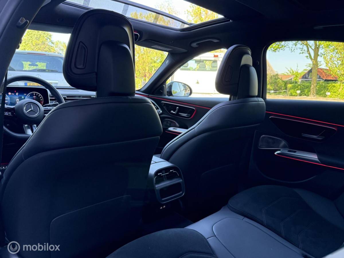 Mercedes-Benz E-Klasse Mercedes E-klasse E300 de 4MATIC AMG Line Pano Burmester 4D Head-up Adaptive Cruise 360 Camera